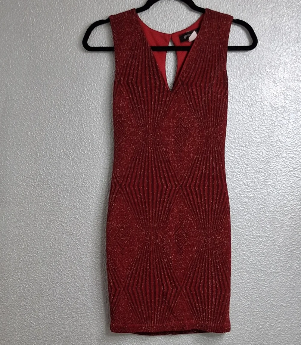Grayson Elegant Maroon Sleeveless Sparkle  Dress    Size M